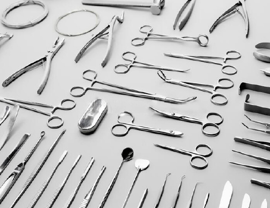 Choosing the Right Metals for Medical Device Manufacturing: Insights from a Medical Grade Materials Supplier in Houston, Texas
