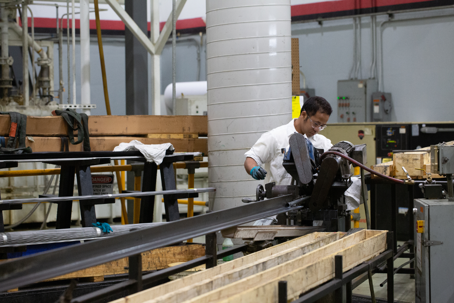 Carbon Steel vs. Stainless Steel: Insights from Banner Industries – A Precision Ground Bar Supplier in Houston, Texas